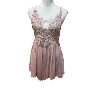 LF Seek the Label Floral Lace Romper Blush Pink Size Medium